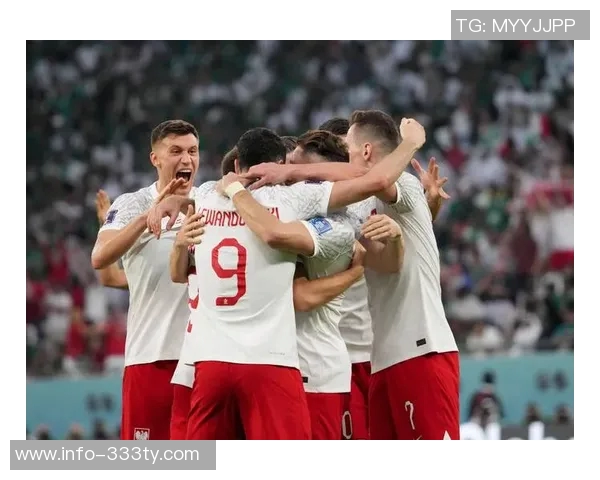 波兰国家队新名单公布莱万领衔泽林斯基皮亚特克入选 波兰国家队新名单公布莱万领衔泽林斯基皮亚特克入选